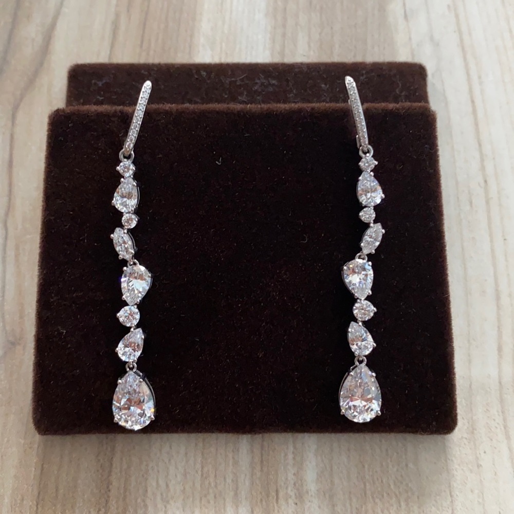 ❤️ Nadri Rhinestone Silver Drop Earrings NWOT